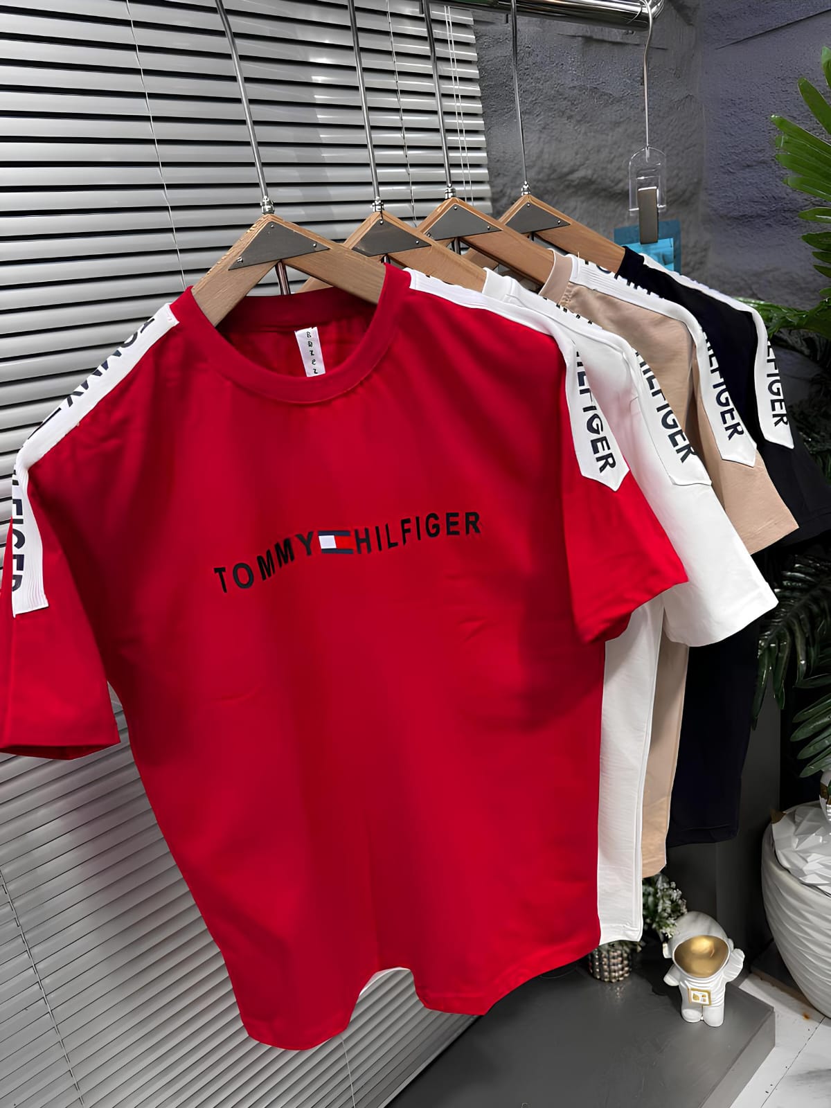 TOMMY T-SHIRT