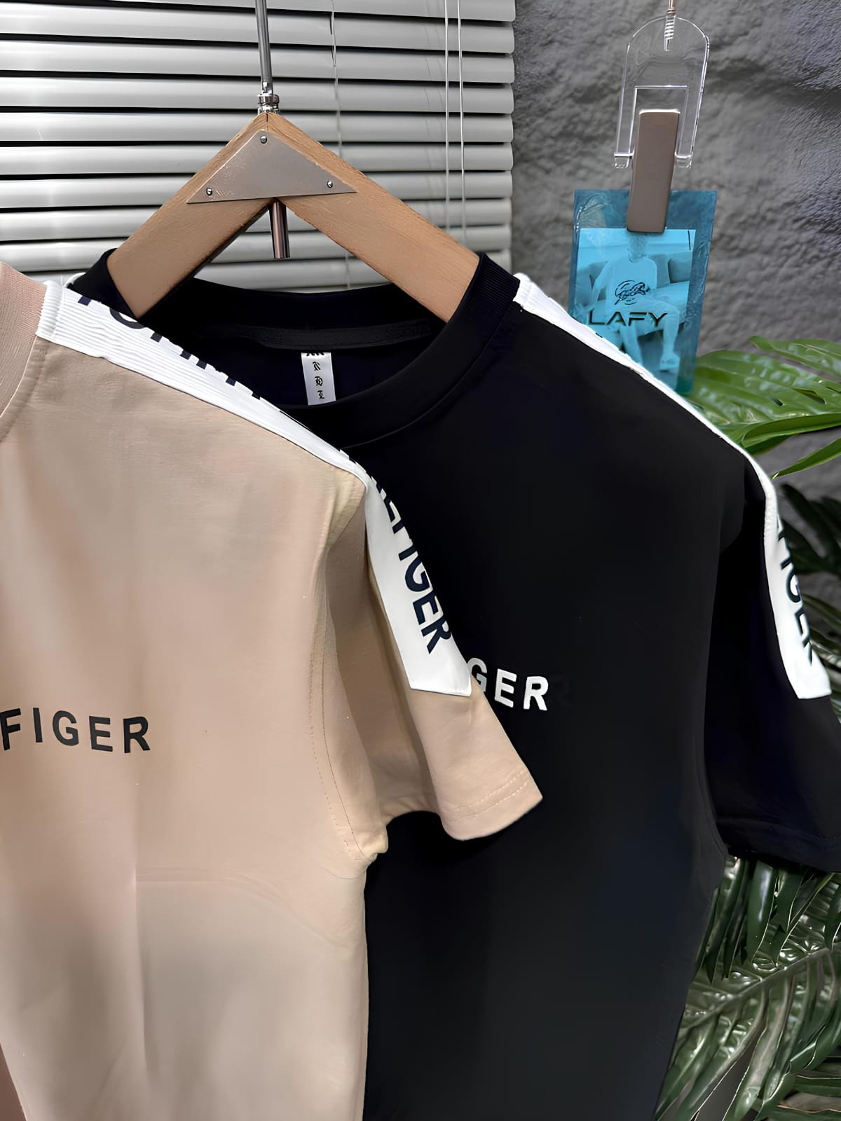 TOMMY T-SHIRT